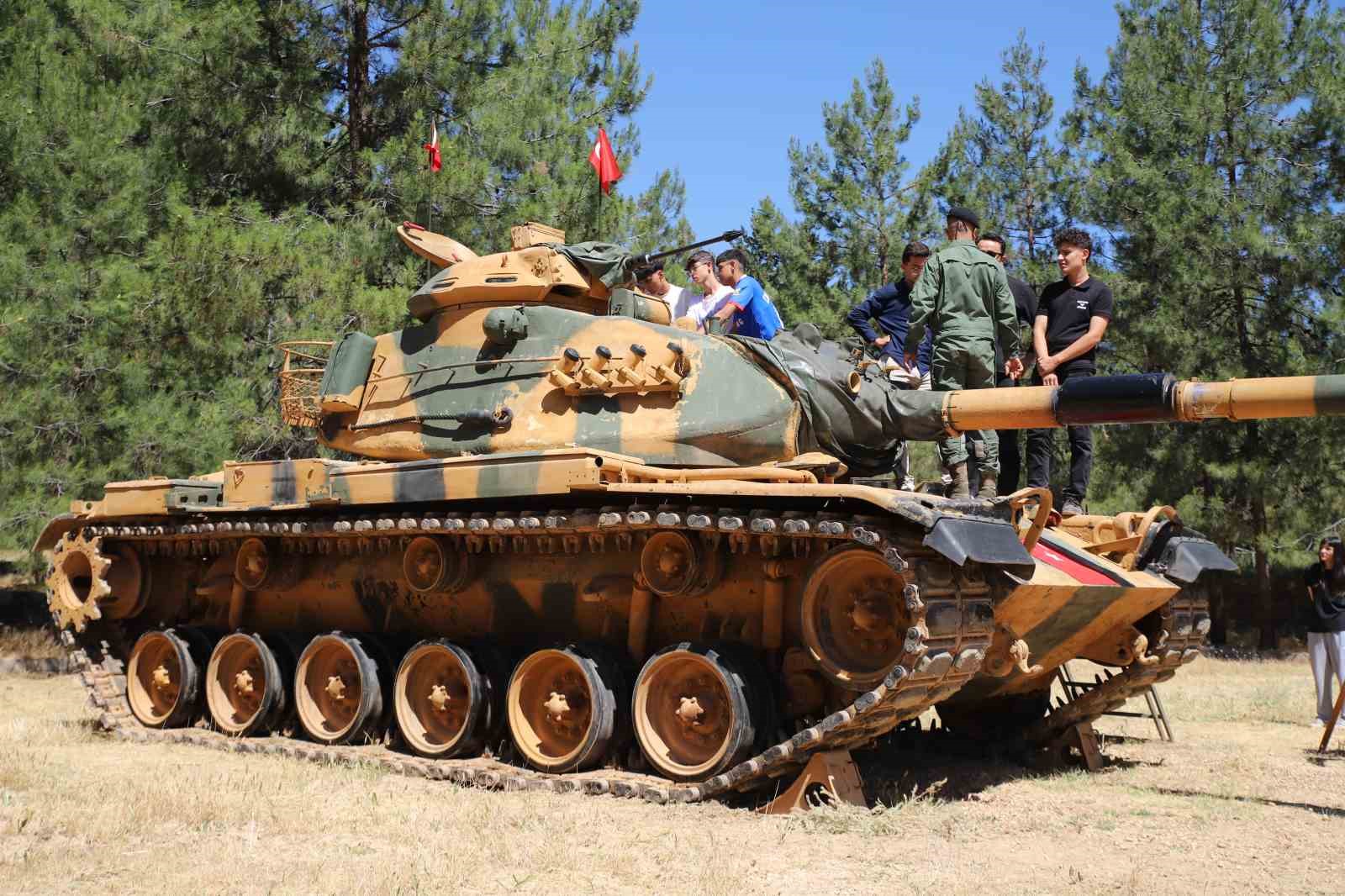 Gaziantep’te Türk Kara Kuvvetlerinin 2235’inci kuruluş yıl dönümü törenle kutlandı