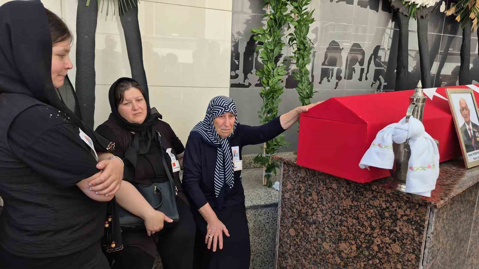 Kıbrıs Gazisi Müderrisoğlu son yolculuğuna törenle uğurlandı