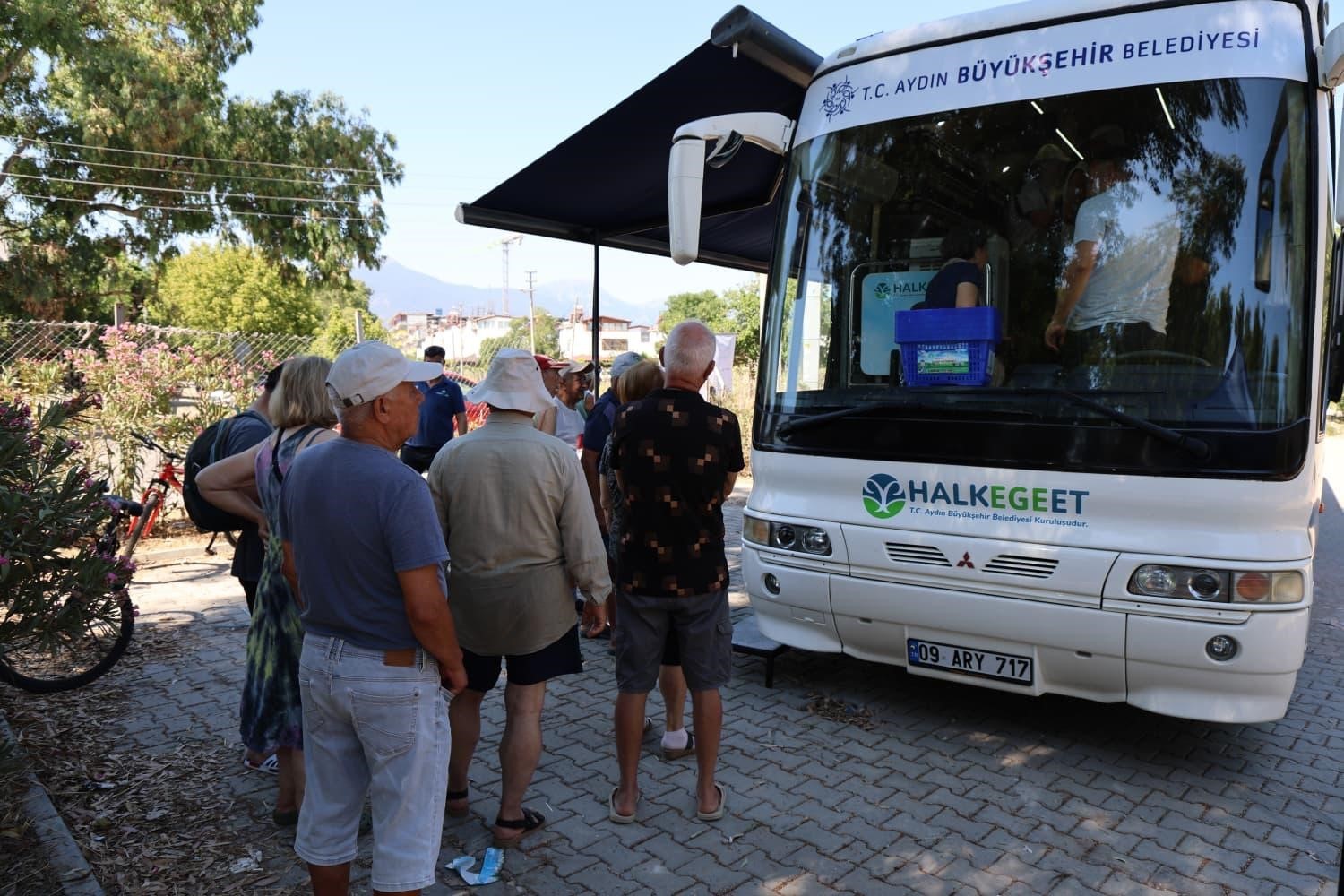 Mobil Halk Ege Et Davutlar’da vatandaşlardan yoğun ilgi gördü