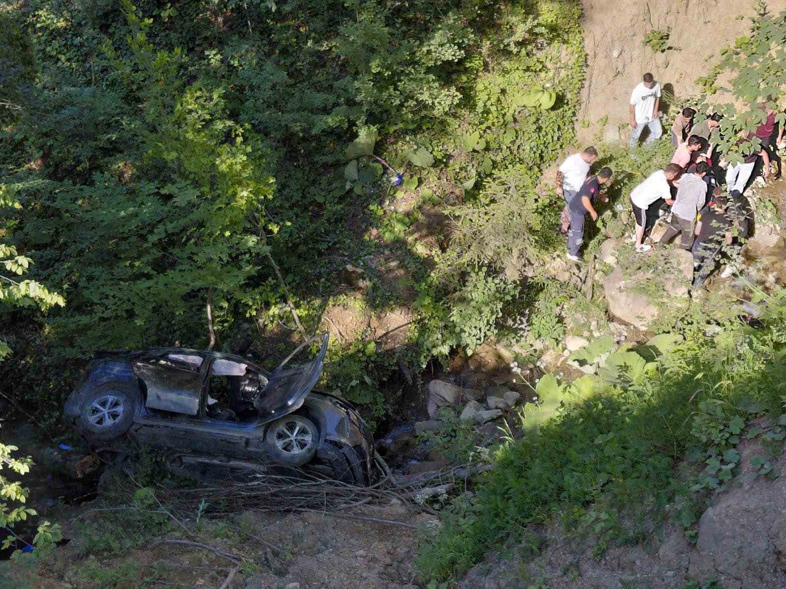 Yayla yolunda otomobil uçuruma yuvarlandı: 1 yaralı