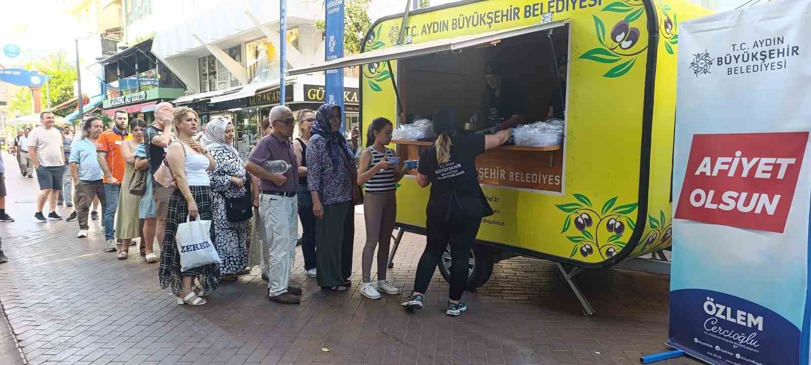 Büyükşehir’den vatandaşlara aşure ikramı