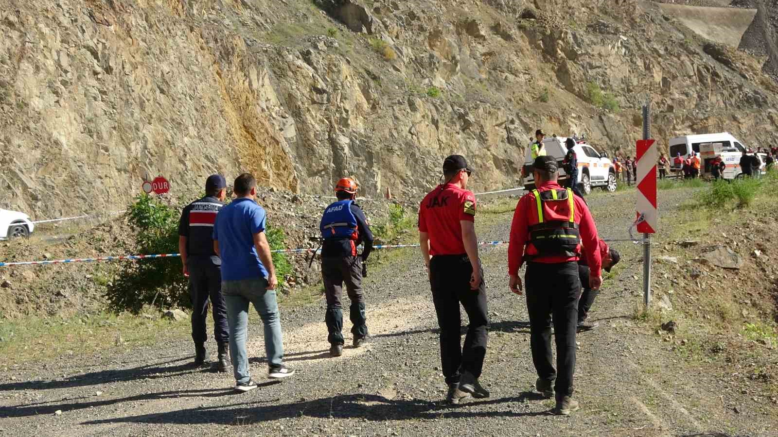Artvin’de dereye uçan kamyondaki kayıp şahsın cansız bedenine 14 gün sonra ulaşıldı
