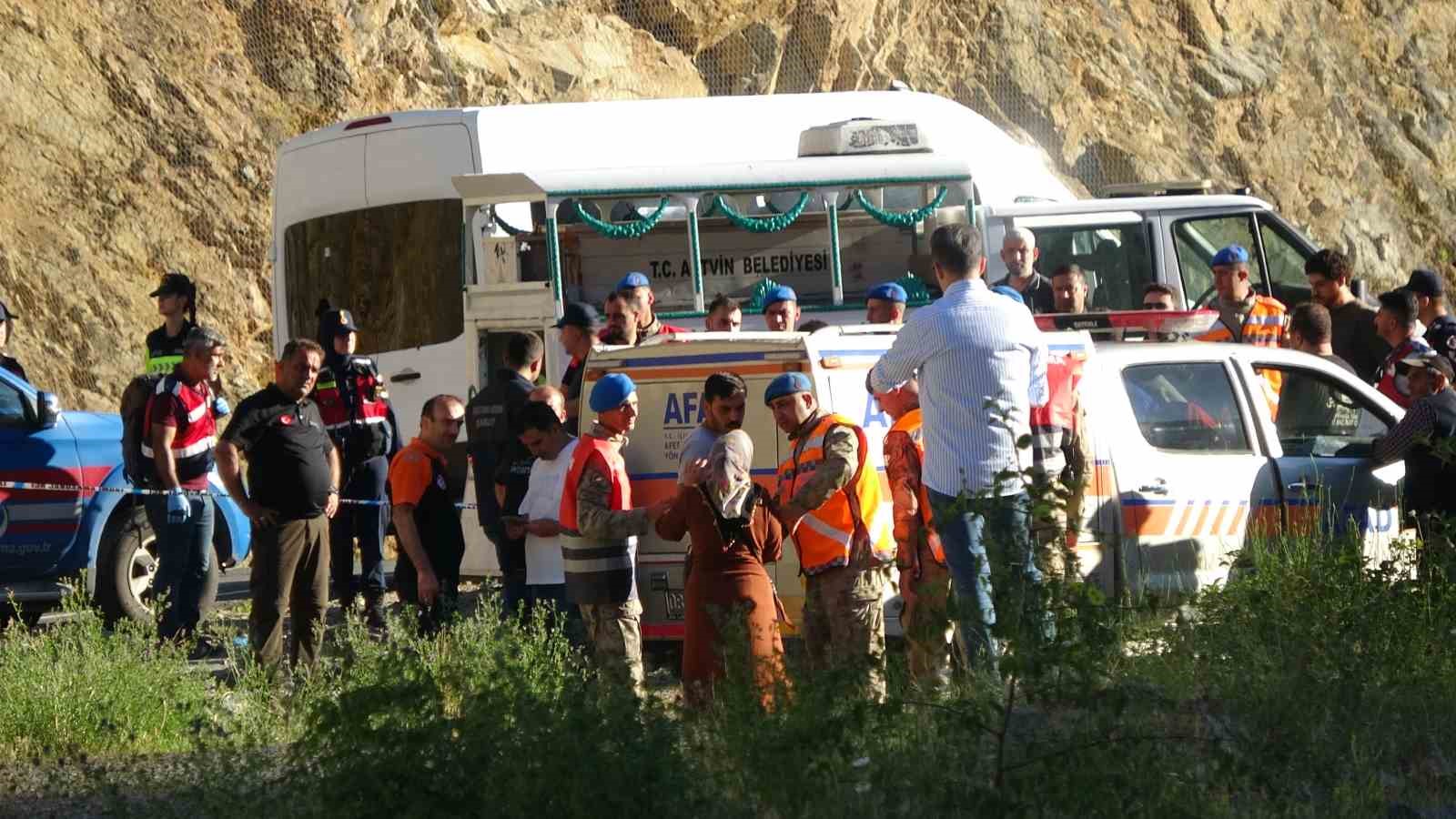 Artvin’de dereye uçan kamyondaki kayıp şahsın cansız bedenine 14 gün sonra ulaşıldı