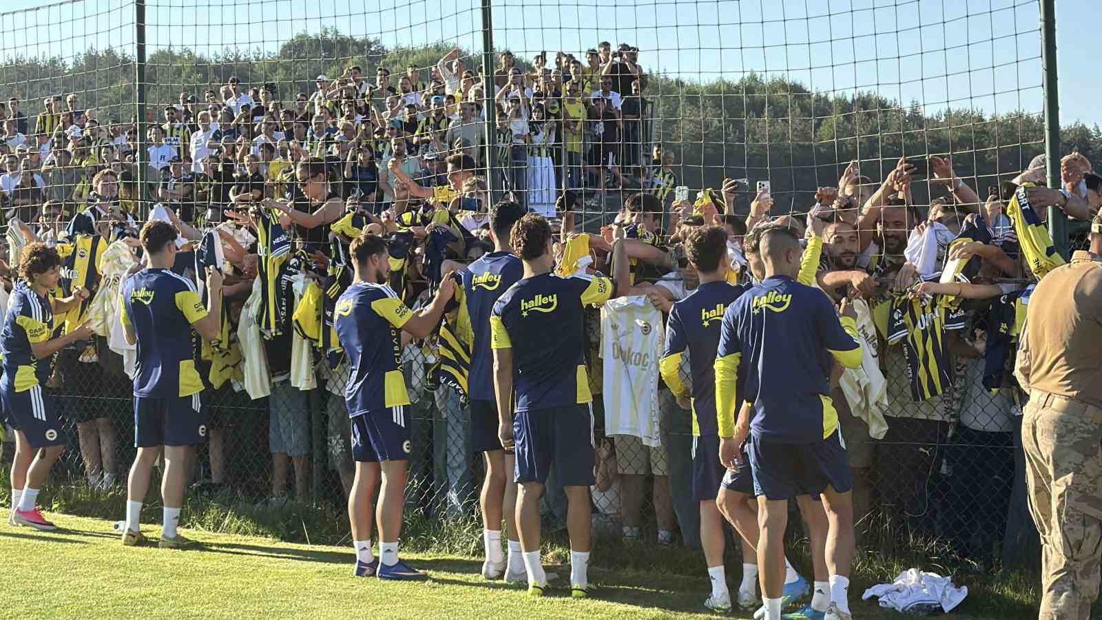 Topuk Yaylası’nda sarı-lacivert coşku: Fenerbahçe’yi 20 bin taraftar yalnız bırakmadı