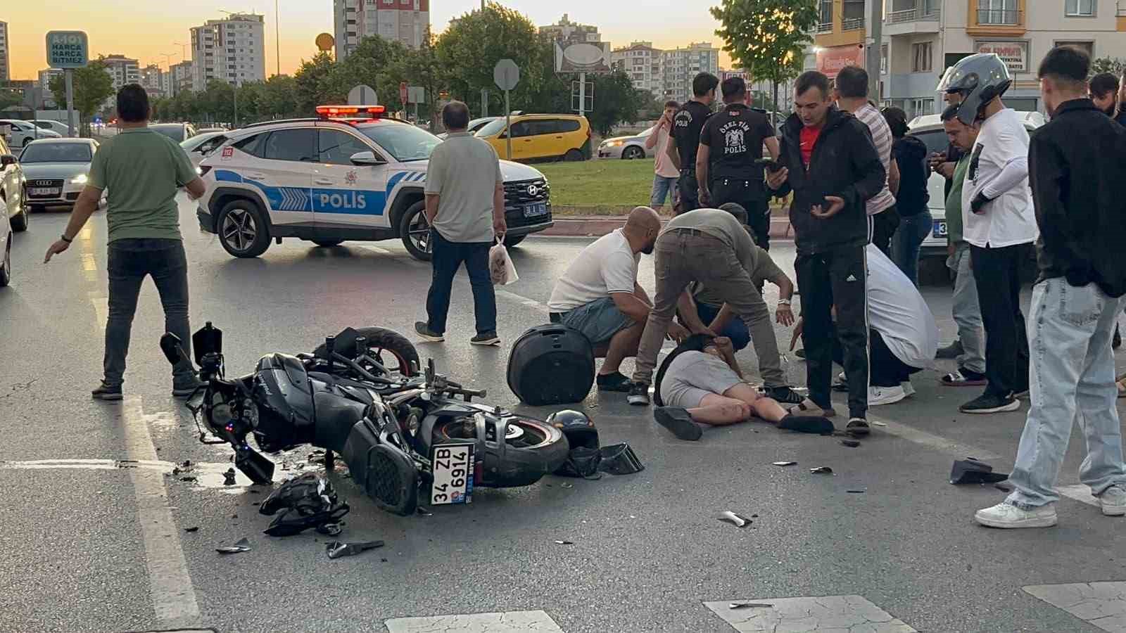 Kazada yaralanan motosiklet sürücüsüne ilk müdahale Çevik Kuvvet Şube Müdürü’nden