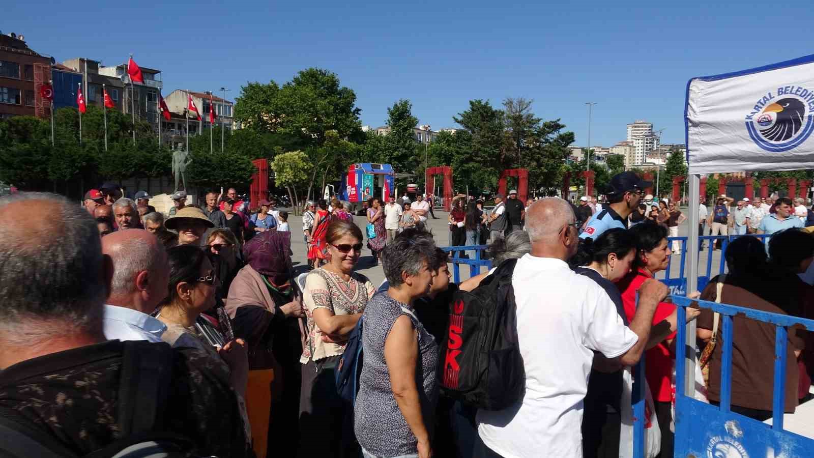 Kartal’da Muharrem bereketi vatandaşla paylaşıldı: "Aşure bizim ortak simgemizdir"