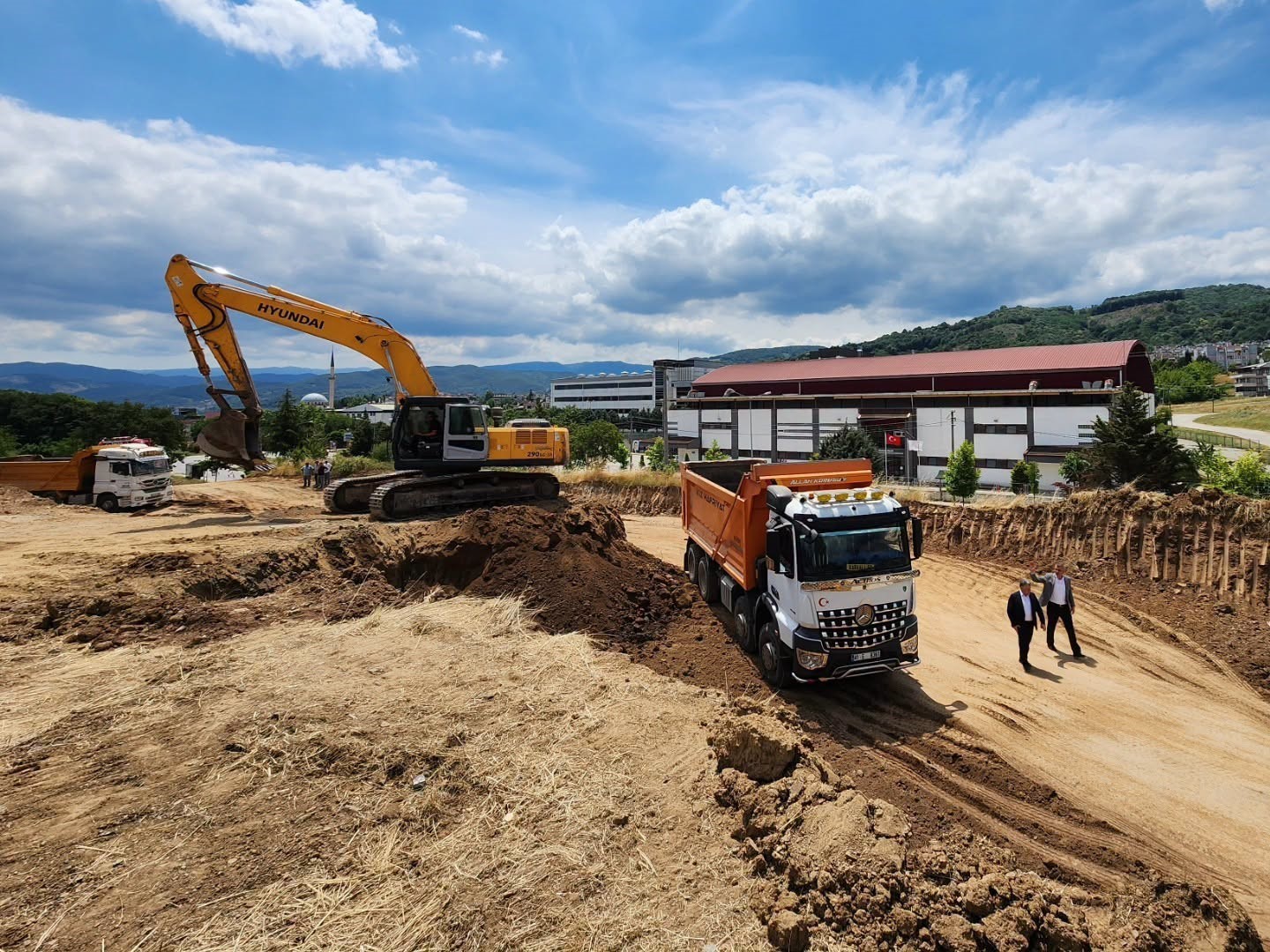 Gölcük’te dev spor kompleksinin hafriyat çalışmaları başladı