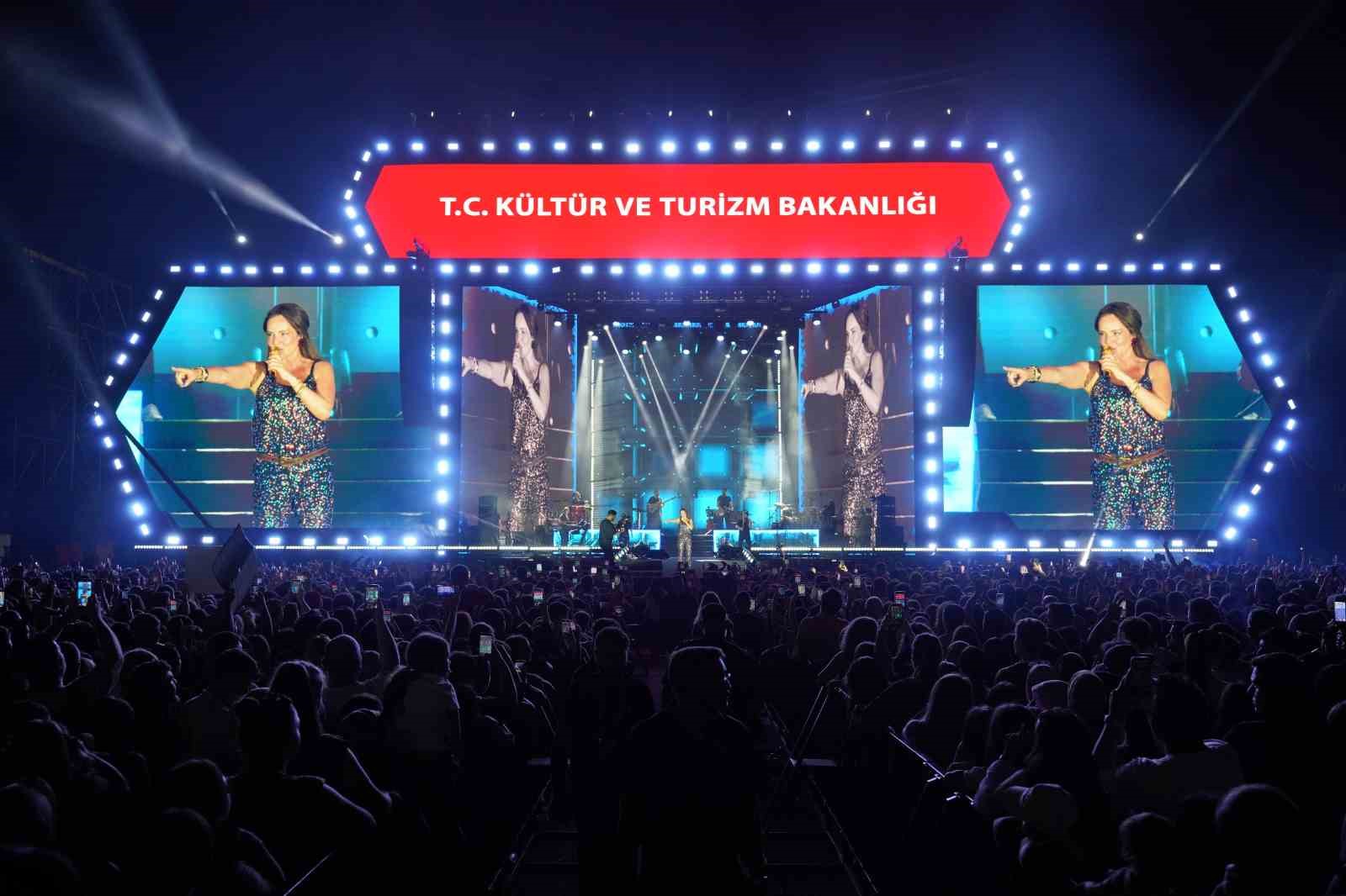 Samsun’da Bengü konseri