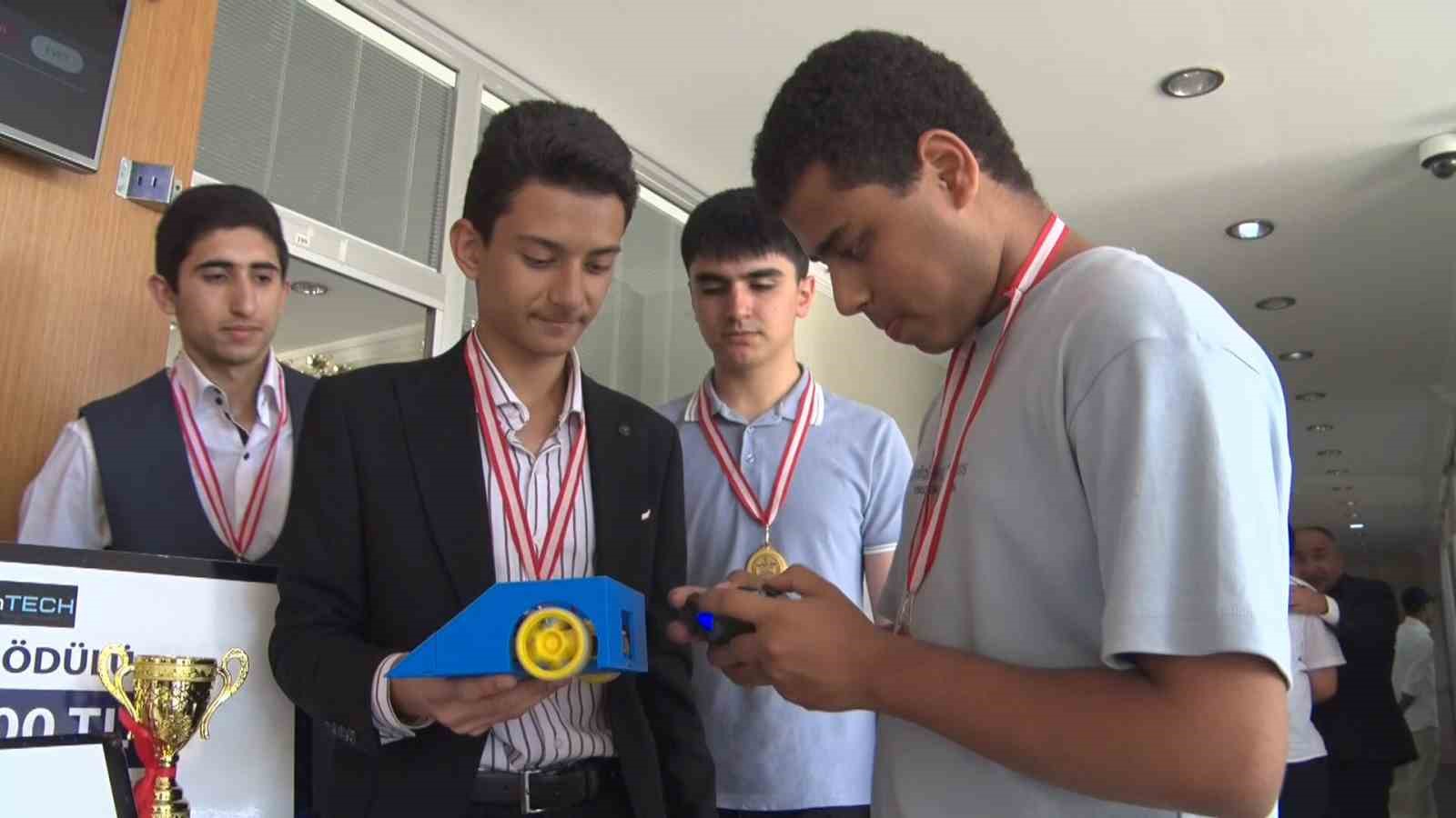 Afrikalı ve Türk öğrenciler tasarlayıp geliştirdikleri robotlarla Türkiye şampiyonu oldular