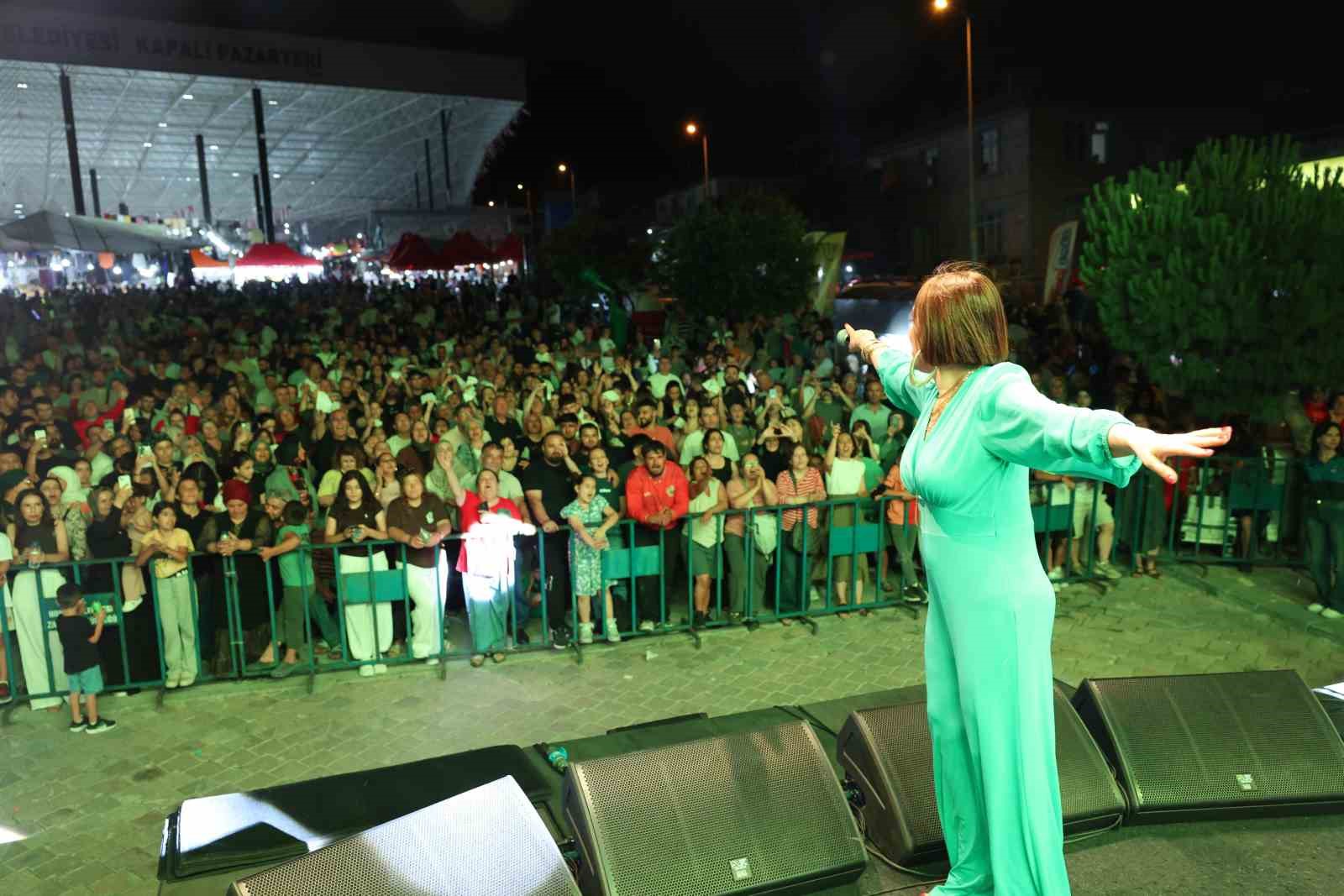 48. Geleneksel Honaz Kiraz Festivali’nde Reyhan Karaca Rüzgarı