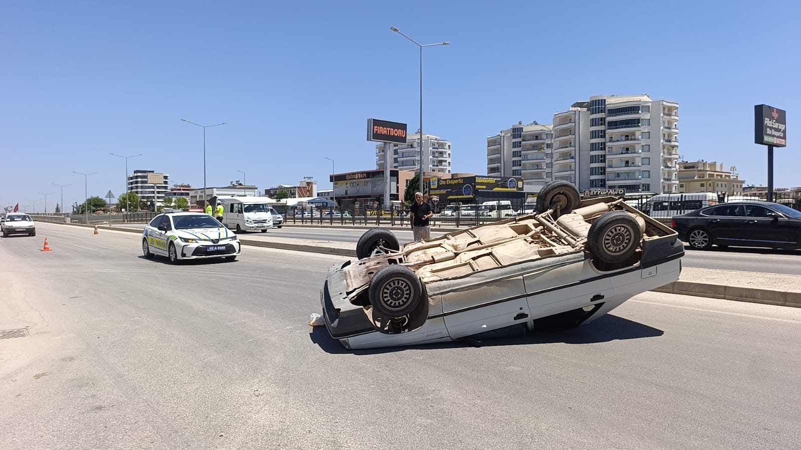 Takla atan otomobilin sürücüsü yaralandı