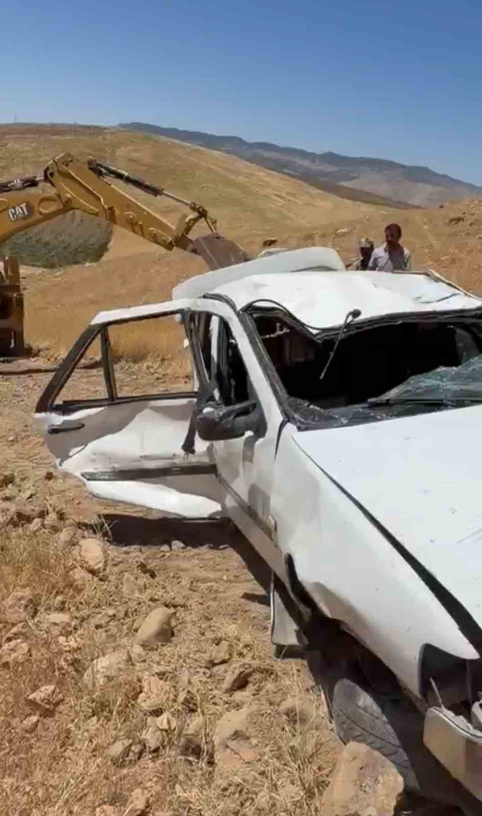 Siirt’te otomobil hurdaya döndü: 2 yaralı