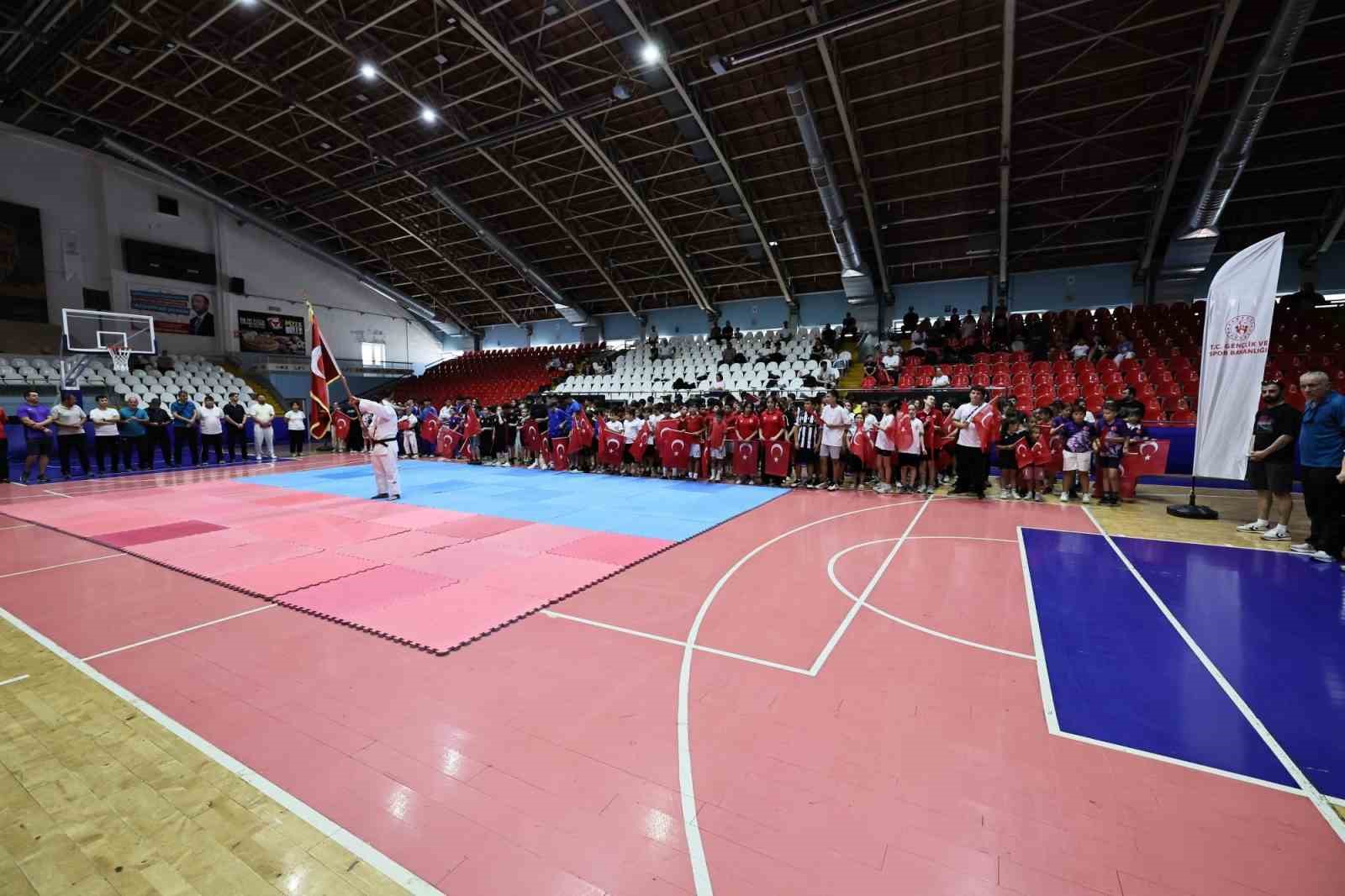 Manisa’da GSB Spor Okulları ile 36 branşta ücretsiz spor eğitimi başladı