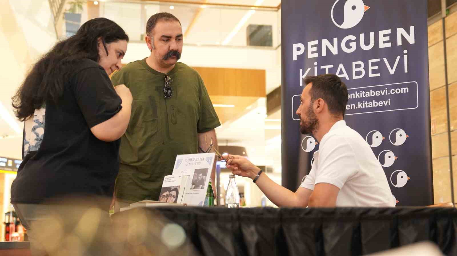 Maltepe’de yazar Caner Kaldı okurlarıyla buluştu