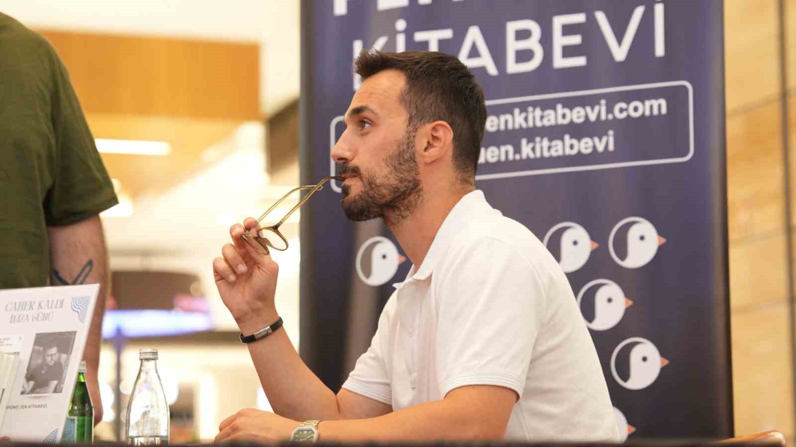 Maltepe’de yazar Caner Kaldı okurlarıyla buluştu
