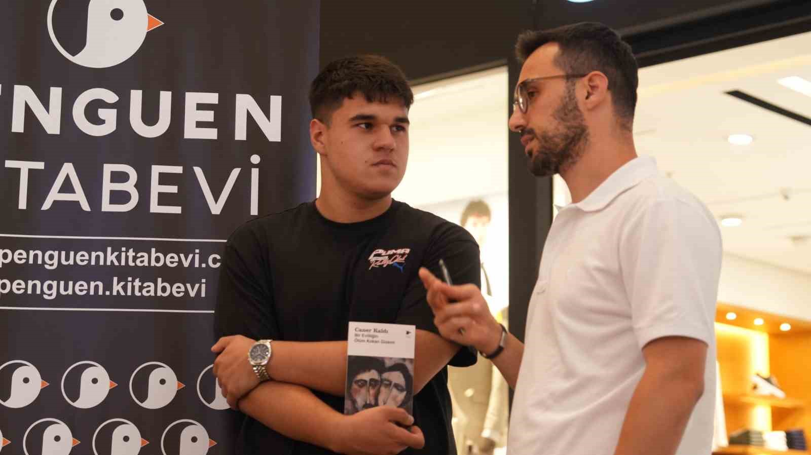 Maltepe’de yazar Caner Kaldı okurlarıyla buluştu