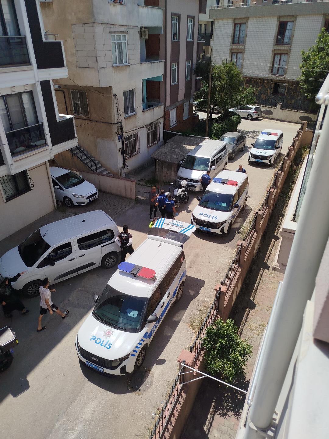 Misafir olarak bulunduğu evde başından vurulmuş halde bulunan genç kız hayatını kaybetti