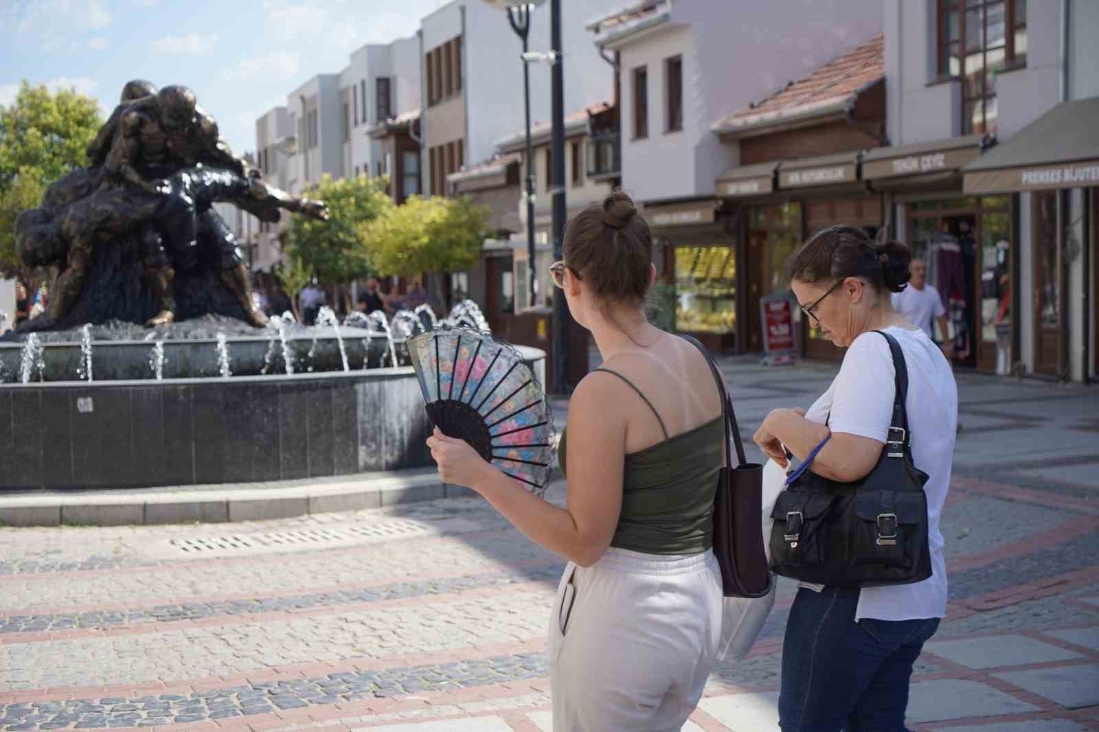 Edirne sıcaktan kavruldu: Cadde ve sokaklar boş kaldı
