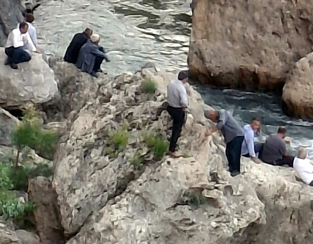 Bitlis’te dereye giren 3 kardeşten biri hayatını kaybetti, diğerini ise baba kurtardı