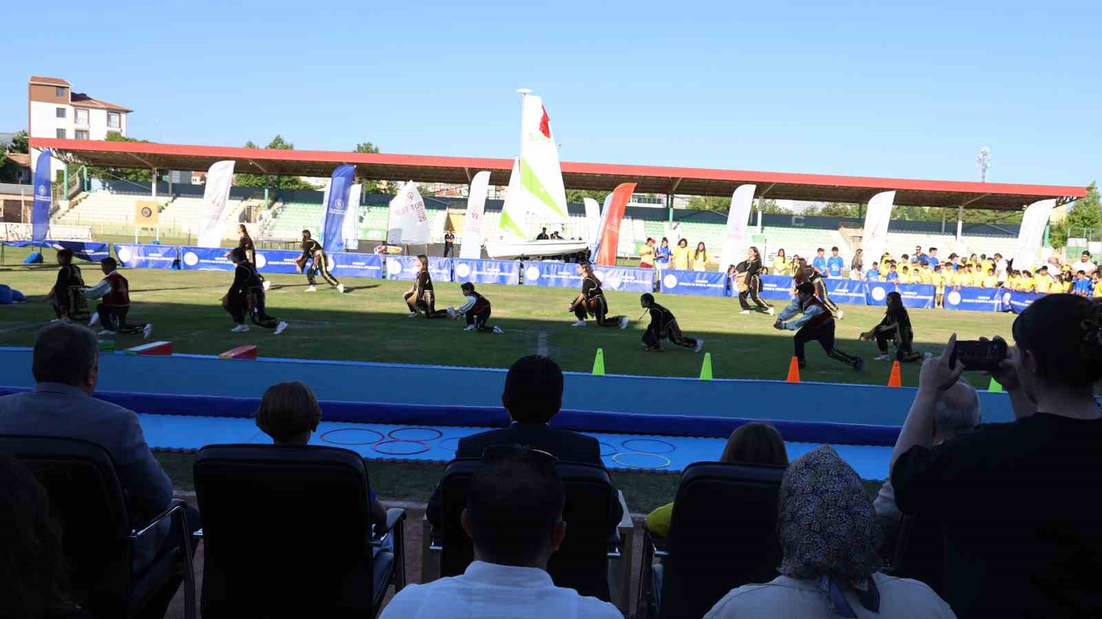 Kırşehir’de Yaz Spor Okulları 32 branşta coşkulu törenle açıldı