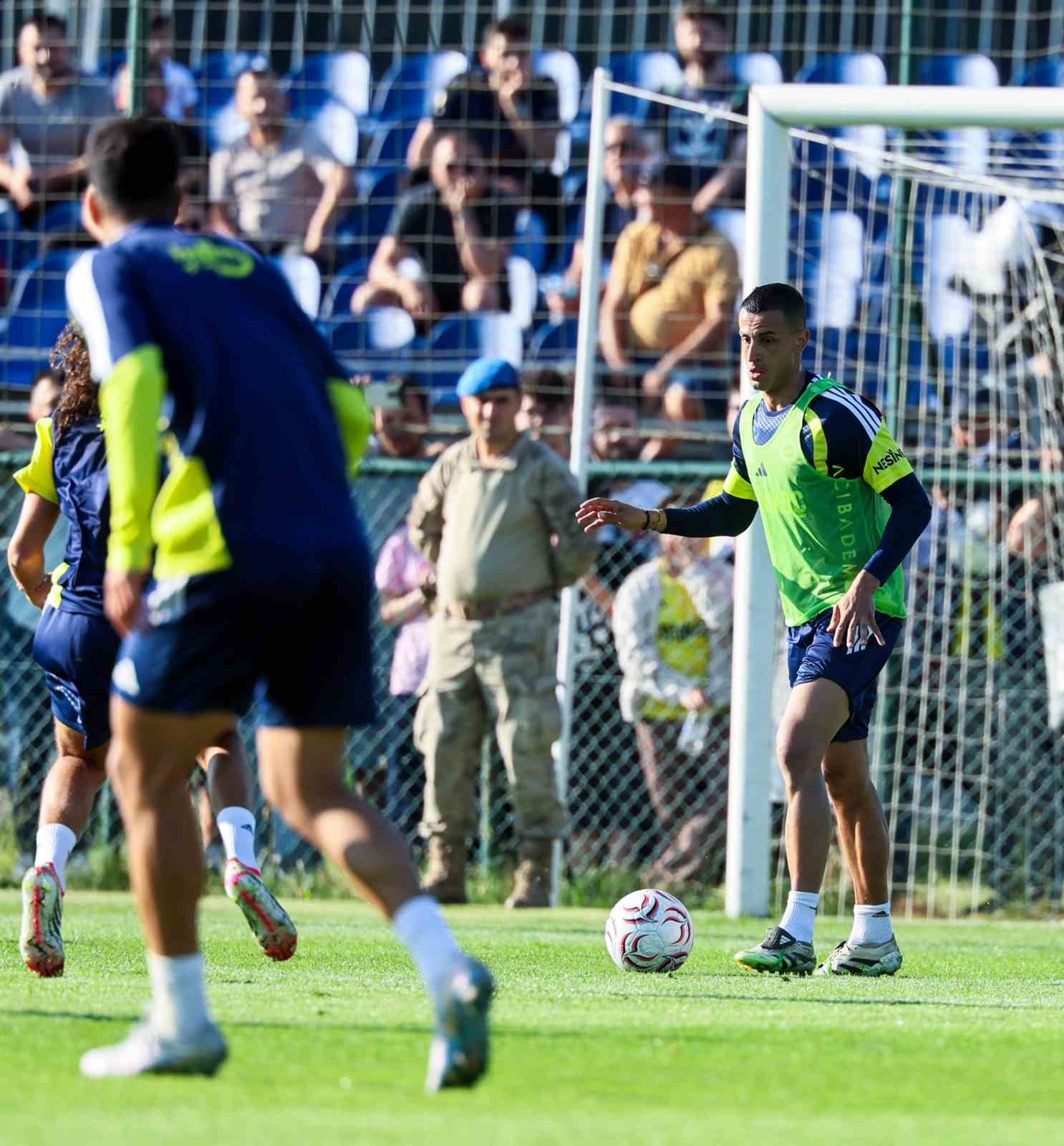 Fenerbahçe günü çift antrenmanla tamamladı