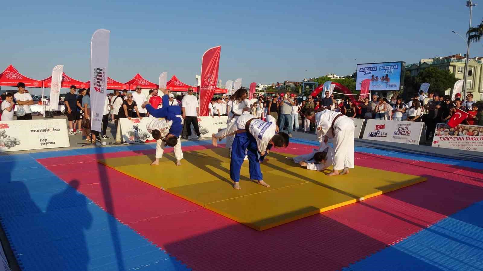Samsun’da Yaz Spor Okulları coşkuyla açıldı