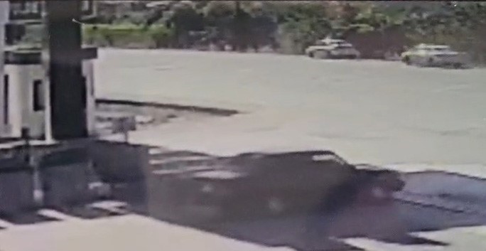 Otomobil park halindeki araca çarptı: 1 ölü, 2 yaralı