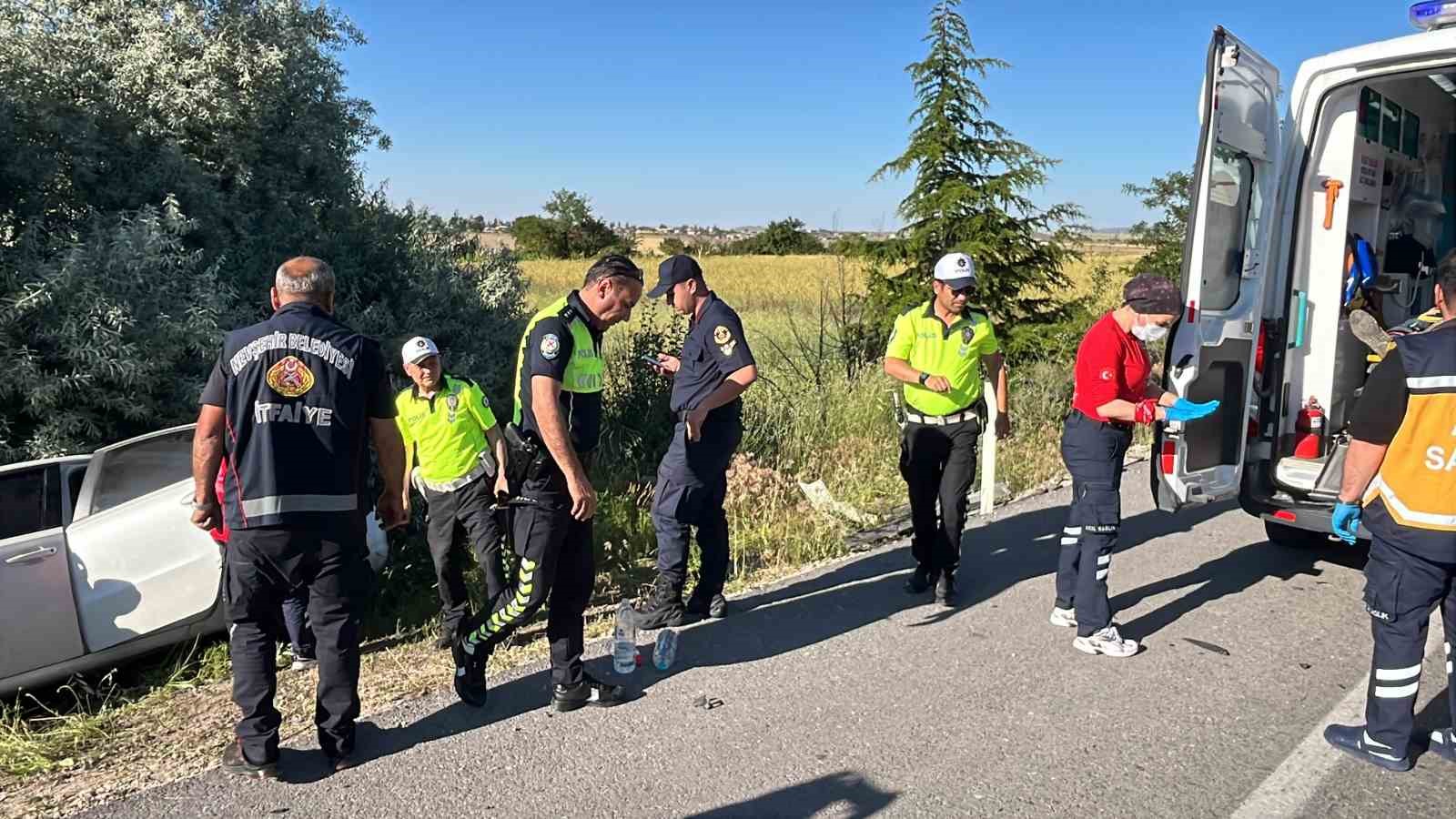 Otomobil park halindeki araca çarptı: 1 ölü, 2 yaralı
