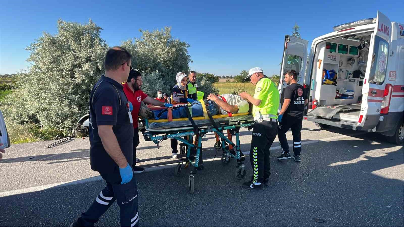 Otomobil park halindeki araca çarptı: 1 ölü, 2 yaralı