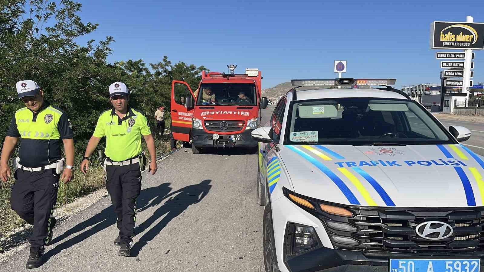 Otomobil park halindeki araca çarptı: 1 ölü, 2 yaralı