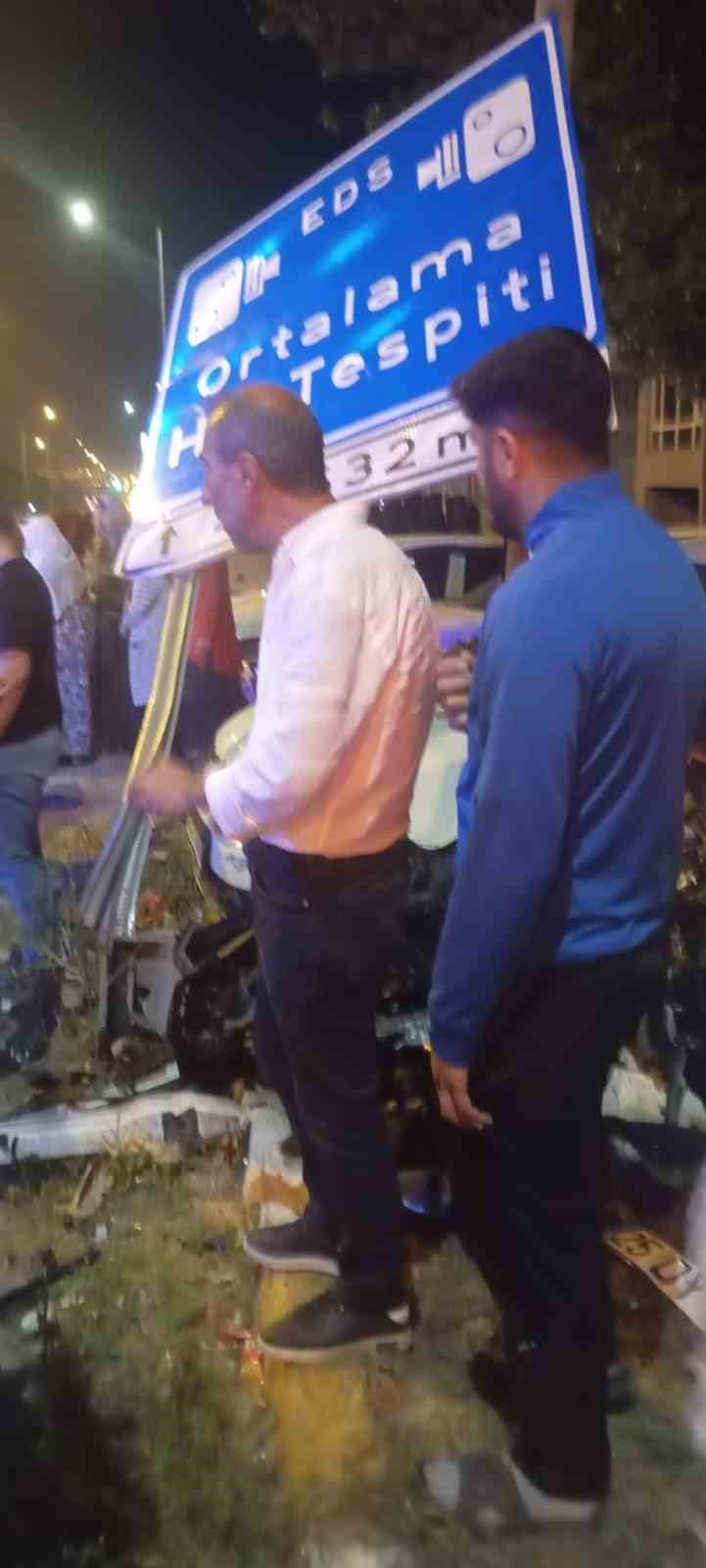 Muş’ta kontrolden çıkan otomobil dehşet saçtı: 1’i ağır 3 yaralı