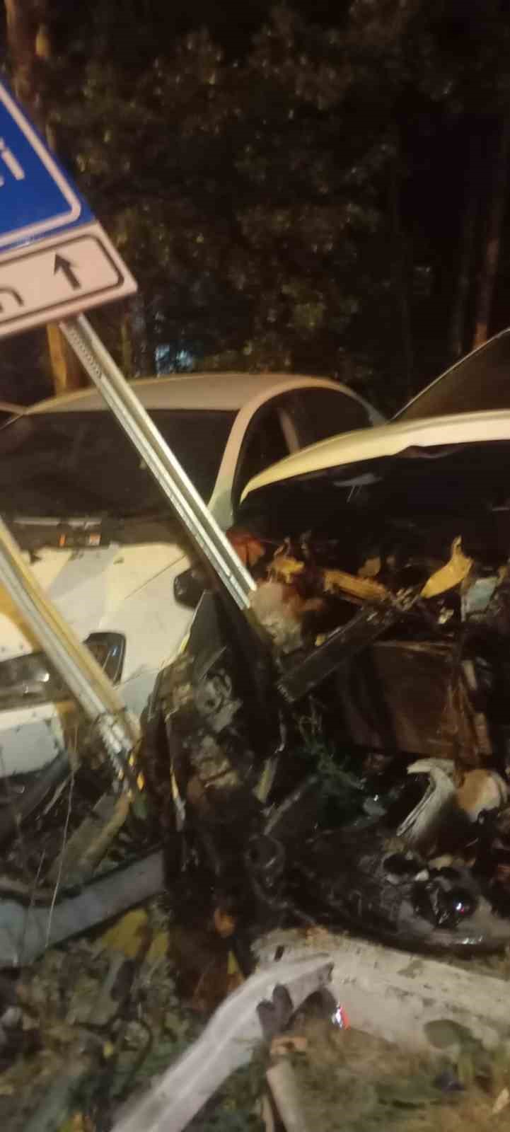 Muş’ta kontrolden çıkan otomobil dehşet saçtı: 1’i ağır 3 yaralı