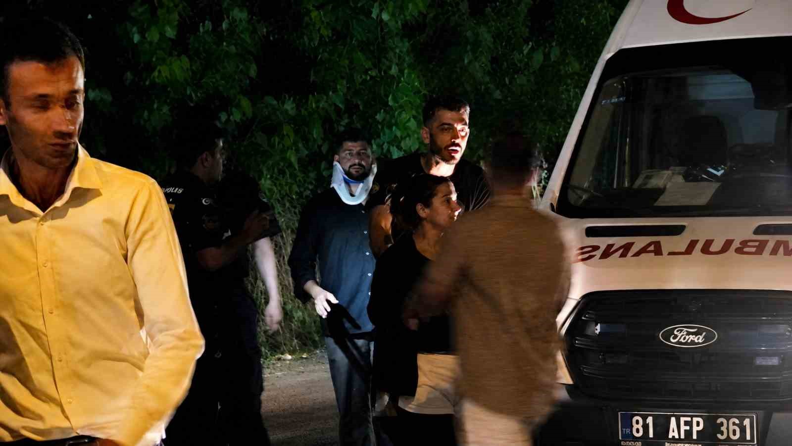 Düğün salonu önünde kaza: 4 yaralı