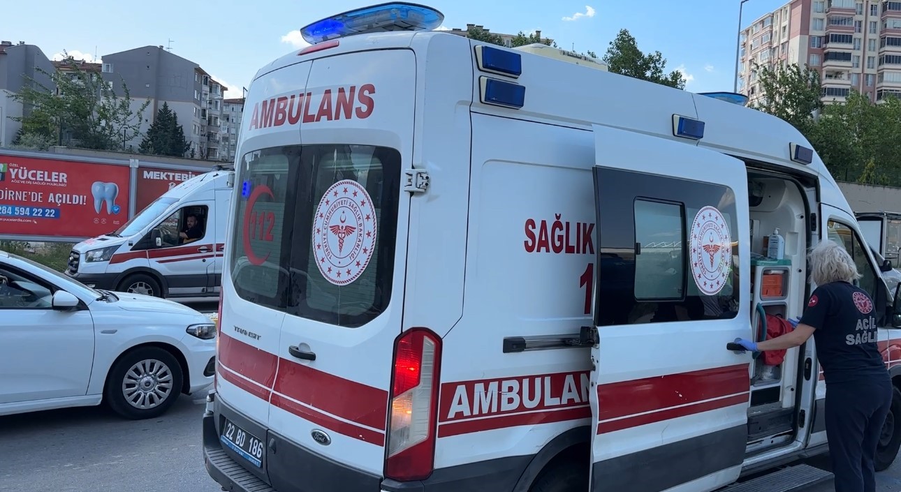 Yoldan çıkan otomobil tarlaya uçtu: 2 yaralı