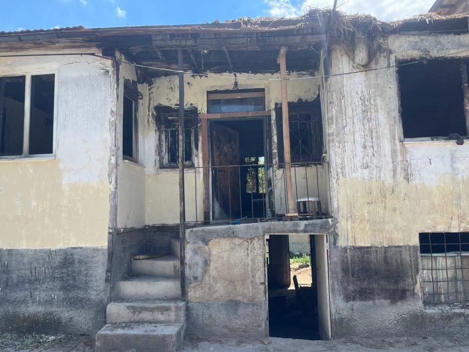 Alevlerin geride bıraktığı acı tablo: Evi yanan acılı baba uzatılacak yardım elini bekliyor