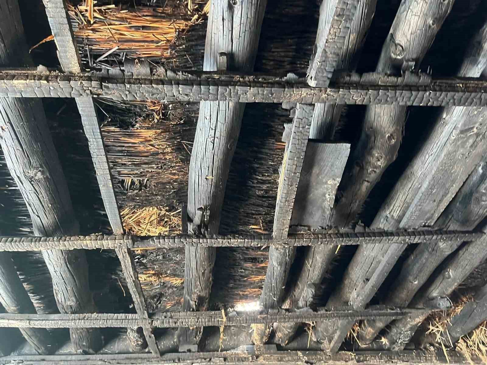 Alevlerin geride bıraktığı acı tablo: Evi yanan acılı baba uzatılacak yardım elini bekliyor