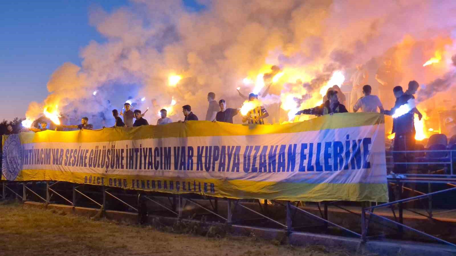Fenerbahçeli futbolculara taraflardan akşam sürprizi