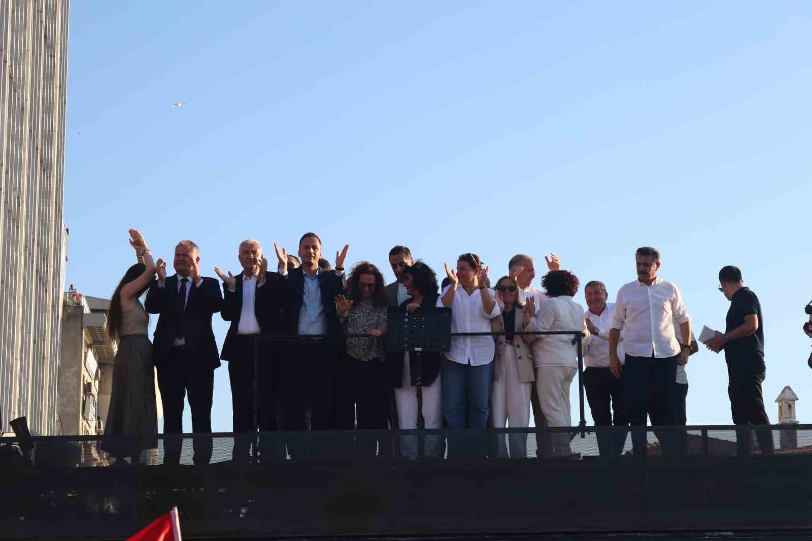 Özgür Özel: "Önümüzden çekilmezseniz, ne kara düzene, ne yargı kollarına, ne de partiye atadığı butlanın kollarına teslim olmayacağız"