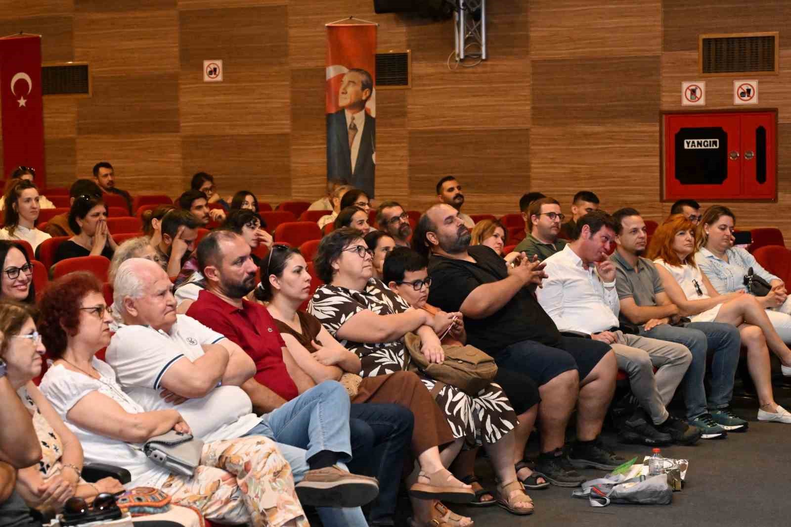 Nihat Behram Manisa’da edebiyat ve yapay zekayı konuştu