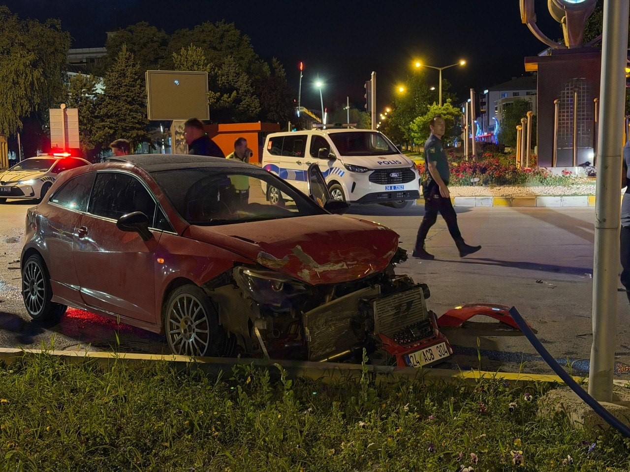 Erzincan’da iki aracın çarpıştığı kazada 2 kişi yaralandı