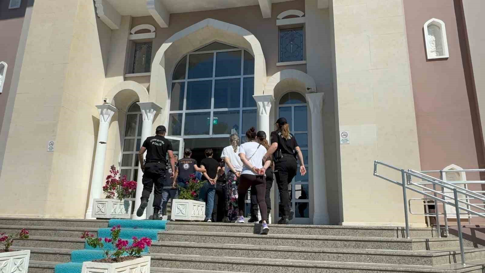 Fethiye’deki göçmen kaçakçılığı operasyonunda 9 tutuklama