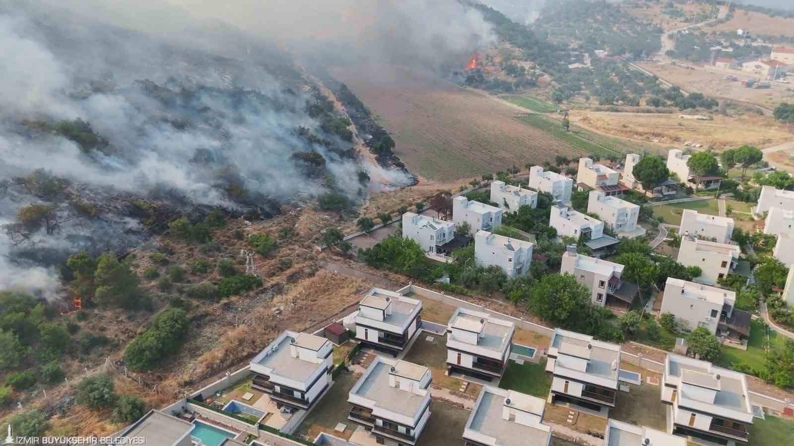 İzmir’de makilik alandaki yangın kontrol altında