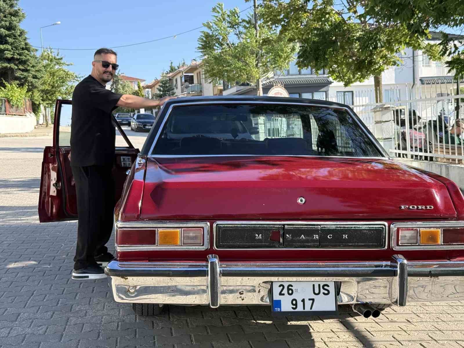 Eskişehir’in ’Eşref’i: Babasının anısını yıllara meydan okuyan klasik otomobiliyle yaşatıyor