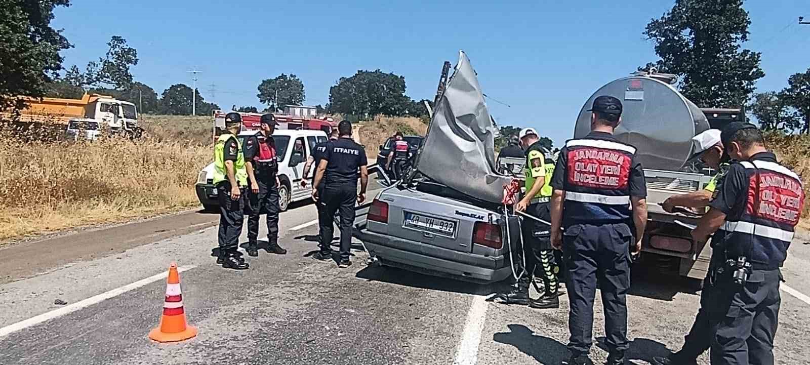 Çanakkale’de kamyonete arkadan çarpan otomobilde ağır yaralanan çocuk hayatını kaybetti