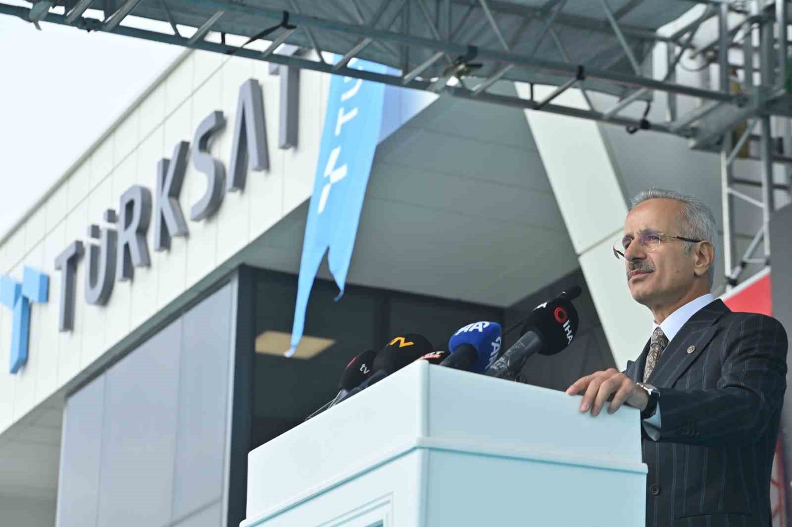 Katar’da Es’hail-3/Türksat-Biruni uydusu stratejik ortaklık anlaşması imzalandı