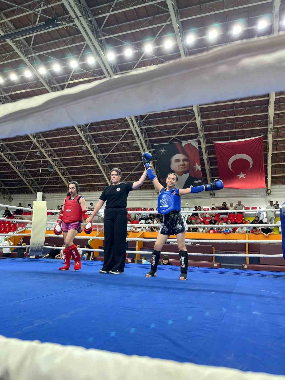 Akhisar’da 6 ilden 200 sporcu ringe çıktı, şampiyon Manisa oldu