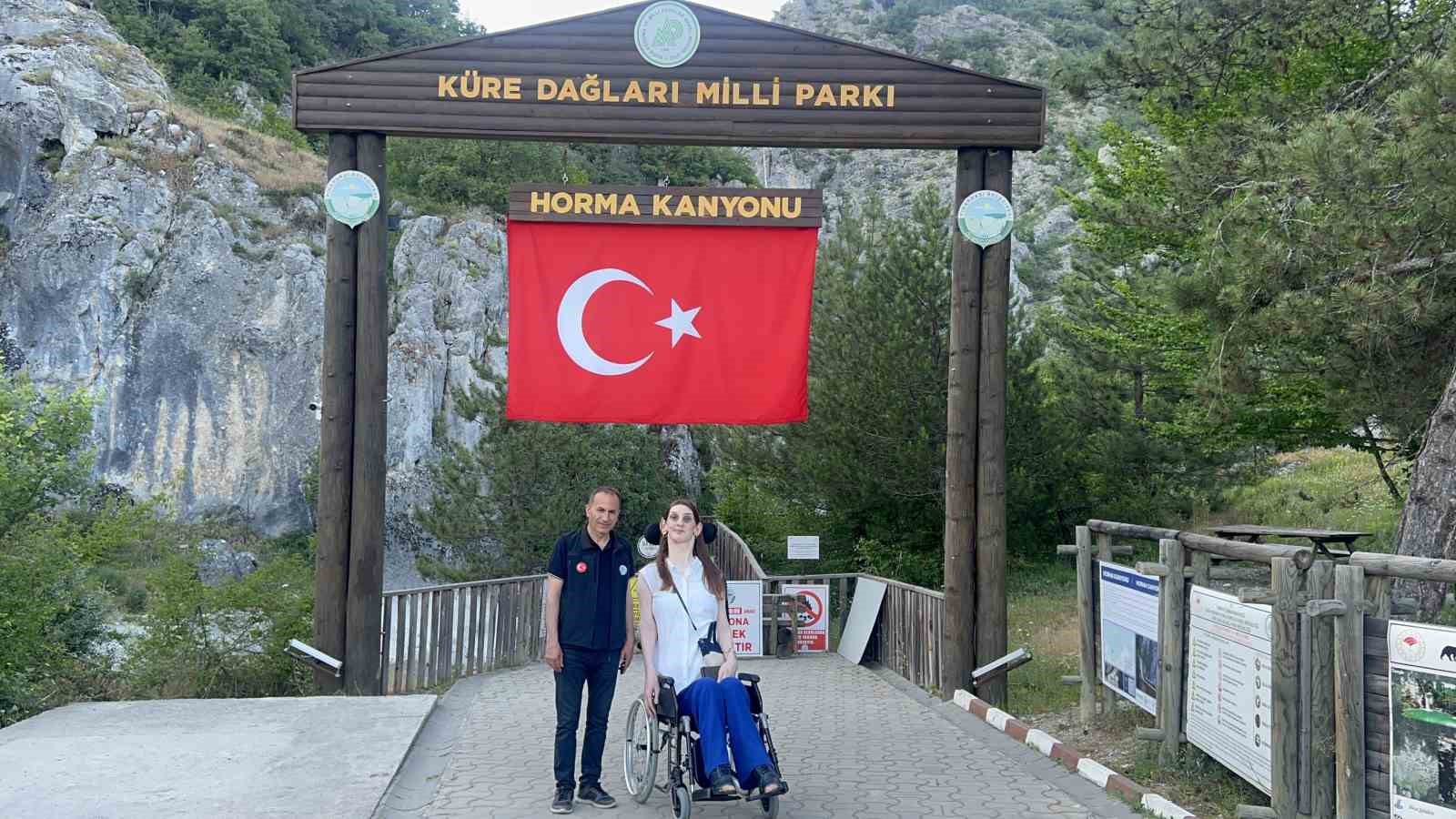 "Dünyanın en uzun boylu kadını" Kastamonu’da Horma Kanyonunu gezdi
