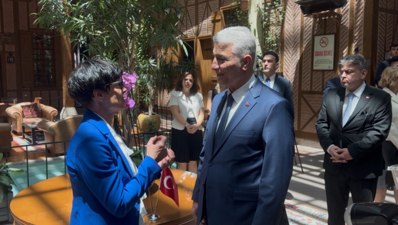 Bakan Bolat AB Genişleme Komiseri Marta Kos ile görüştü