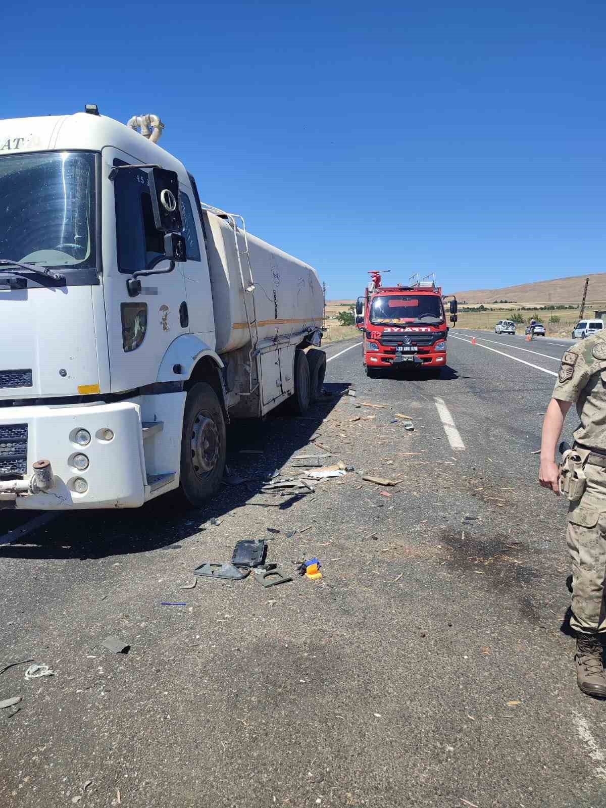 Elazığ’da kamyonlar çarpıştı: 1 yaralı