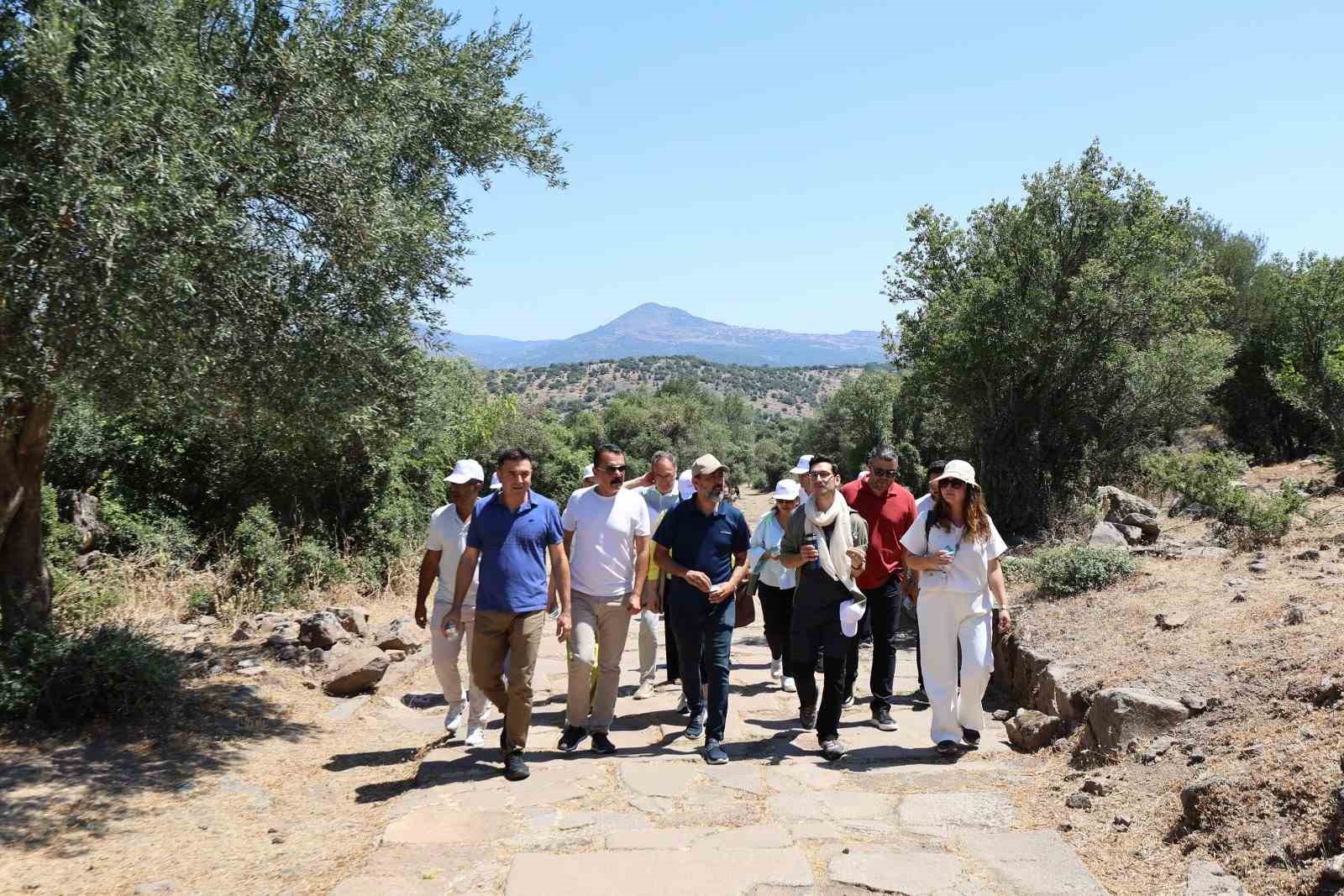 Komisyon üyeleri Yunusemre’nin tarih ve kültür rotasını keşfetti